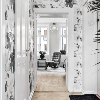 Μαύρο και άσπρο floral ταπετσαρία στο διάδρομο