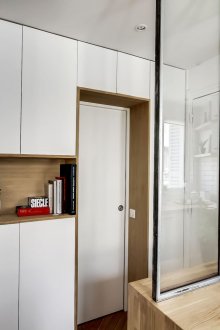 Γυάλινο χώρισμα στο διάδρομο