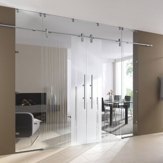 Γυάλινες πόρτες σε ένα σύγχρονο διαμέρισμα