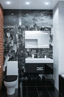 Μαύρο και άσπρο μπάνιο τοίχου από τούβλα