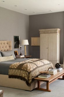 Beige und graues Schlafzimmer