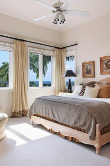 Μπεζ καφέ κρεβατοκάμαρα