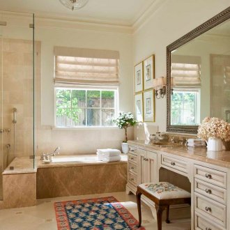 Ένα ζεστό μπάνιο σε μπεζ χρώματα