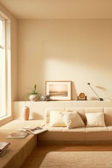 Μπεζ καθιστικό με μεγάλο καθιστικό