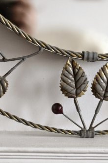 Η διακόσμηση καθρέφτει το μέταλλο