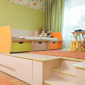 Παιδικό κρεβάτι με συρτάρια στο βάθρο