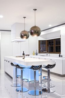 Metal μπάλες πολυέλαιος στην κουζίνα