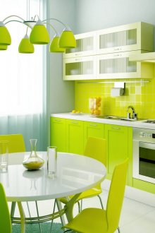 Λευκή κουζίνα με ασβέστη