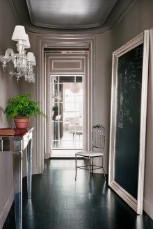 Ασημένια στοιχεία στο διάδρομο