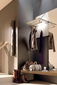 Γκρι τοίχοι στο διάδρομο