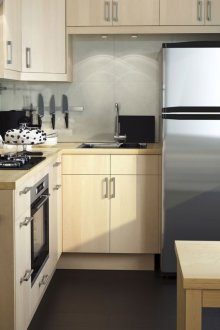 Μπεζ και Λευκή Μικρή Κουζίνα