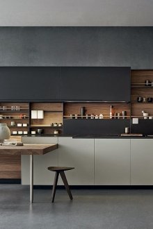 Κομψή μονόχρωμη κουζίνα