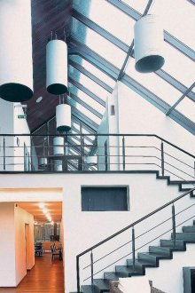 Διώροφο κτίριο στο στυλ του κονστρουκτιβισμού