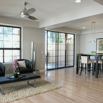 Wenge έπιπλα στο εσωτερικό του σαλόνι-τραπεζαρία