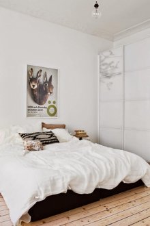 Ελαφριά τελειώματα και φωτεινό φωτισμό κρεβατιού χωρίς παράθυρα