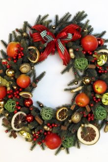 Όμορφο στεφάνι για διακόσμηση σπιτιού για το νέο έτος