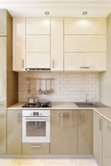 Κουζίνα 8 τ.μ. σε μπεζ τόνους