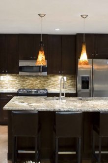 Μαύρο και γκρίζο σύνολο με ένα νησί