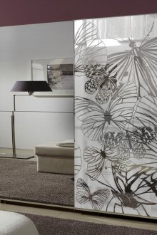 Καθρέπτες με ντουλάπα