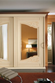 Μπεζ ντουλάπα με καθρέφτες