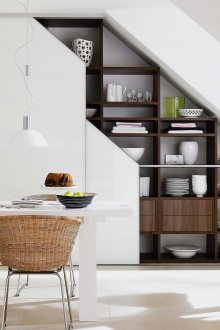 Συρόμενη ντουλάπα για σκεύη κουζίνας