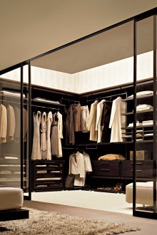 Γκαρνταρόμπα με διαφανείς πόρτες