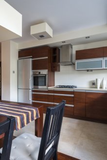 Dapur berwarna coklat di pedalaman