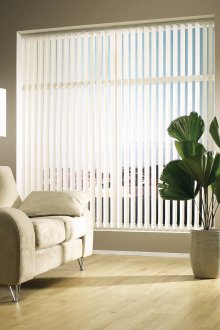 Πλαστικά κάθετα περσίδες στο εσωτερικό