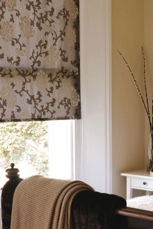 Καφέ ρολά στο υπνοδωμάτιο