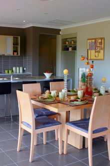 Μπεζ γκρι μαύρη κουζίνα Feng Shui