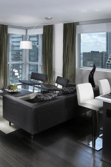 Λαμπτήρας οροφής υψηλής τεχνολογίας στο σαλόνι-κουζίνα