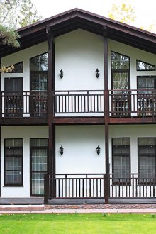 Όμορφη διώροφη κατοικία στο γερμανικό στιλ