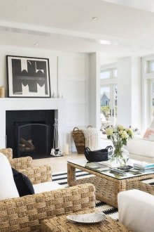 Ξύλινα ειδώλια στο καθιστικό