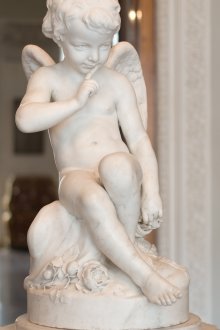 Άγγελος από πέτρινο ειδώλιο