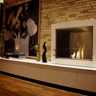 Μικρά αγαλματίδια στο εσωτερικό