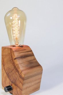 Μικρή ξύλινη τράπεζα