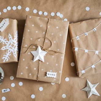 Συσκευασία δώρου σε χαρτί χειροτεχνίας