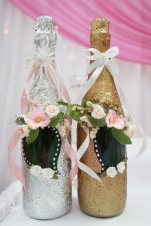 Όμορφη διακόσμηση μπουκαλιών για γάμο