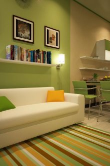 Μπεζ και πράσινα τείχη στην κουζίνα