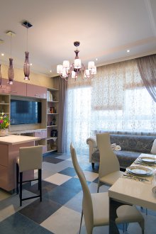 Κουζίνα-σαλόνι με πρόσβαση στο μπαλκόνι