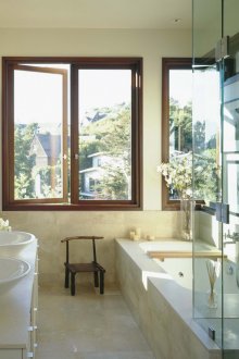 Όμορφος σχεδιασμός ενός φωτεινού μπάνιου