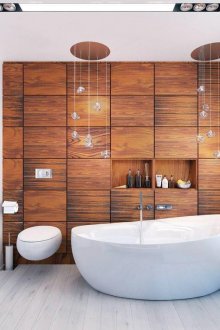 Ξύλινα πλαίσια στο εσωτερικό του μπάνιου