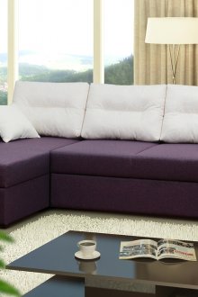 Ταπετσαρία σε βιολετί και λευκό καναπέ