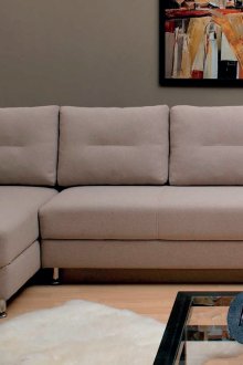 Μπεζ καναπέ γωνία στο σαλόνι