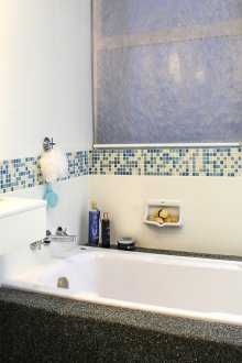 Mosaic sa disenyo ng banyo