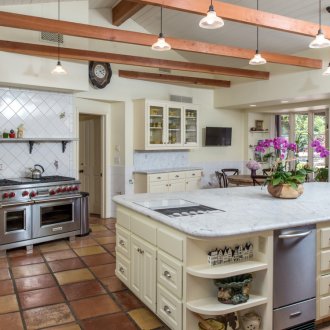 Δοκοί στο εσωτερικό της κουζίνας