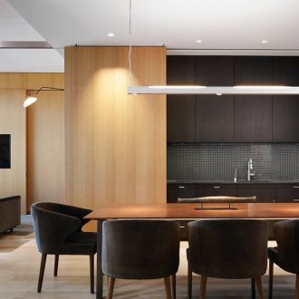 Καφέ-μαύρο σαλόνι-κουζίνα