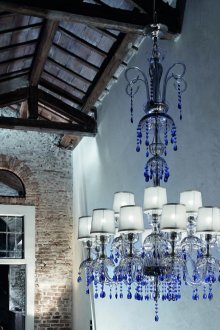 Λευκός και μπλε κλασικός πολυέλαιος