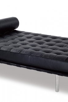 Μαύρο δερμάτινο καναπέ