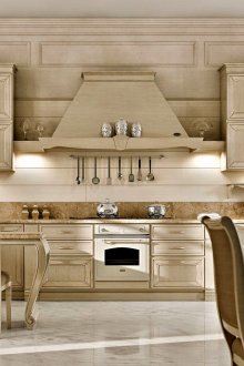 Μπεζ και καφέ έπιπλα κουζίνας